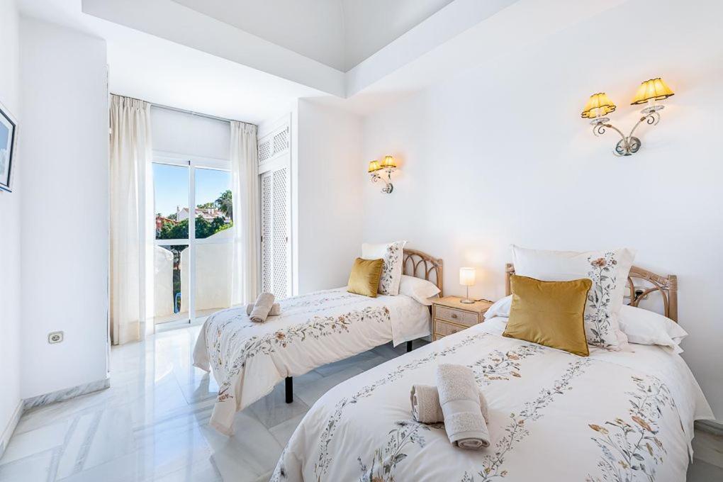 Puerto De Benalmadena Apartamento Vacacional Con Vistas Al Mar Y Yates Tres Habitaciones 2 Banos Eksteriør billede