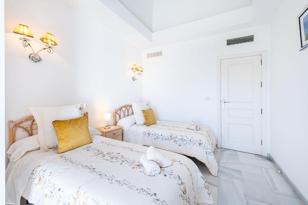 Puerto De Benalmadena Apartamento Vacacional Con Vistas Al Mar Y Yates Tres Habitaciones 2 Banos Eksteriør billede