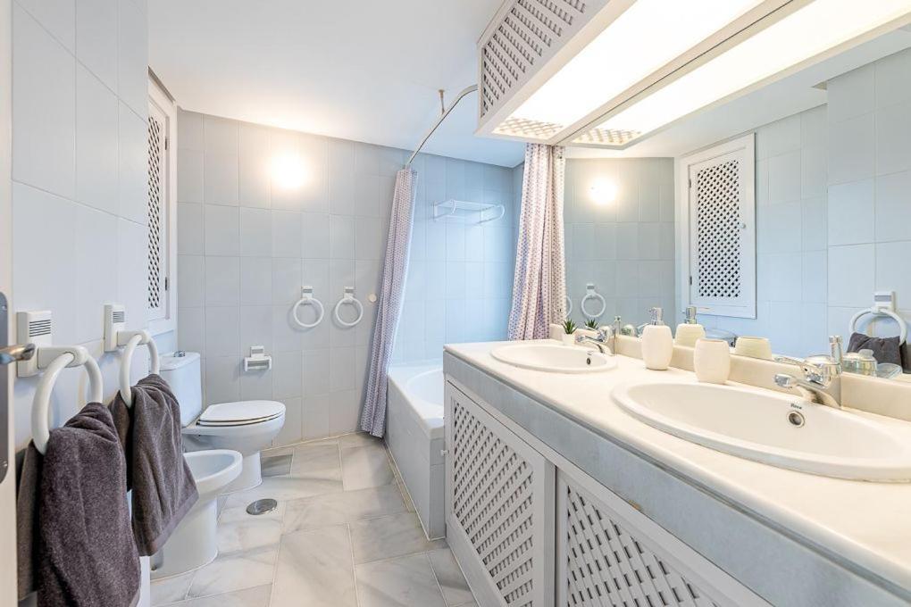 Puerto De Benalmadena Apartamento Vacacional Con Vistas Al Mar Y Yates Tres Habitaciones 2 Banos Eksteriør billede